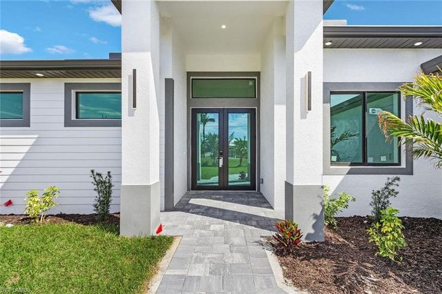 121 Gleason PKWY, Cape Coral, FL 33914