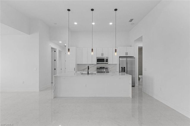 121 Gleason PKWY, Cape Coral, FL 33914