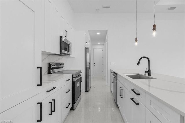 121 Gleason PKWY, Cape Coral, FL 33914