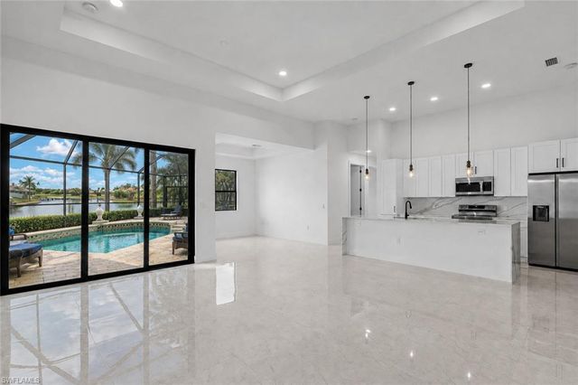 121 Gleason PKWY, Cape Coral, FL 33914