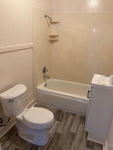 639 E San Joaquin Avenue, Tulare, CA 93274