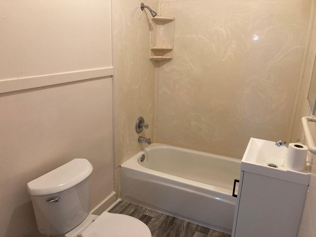 639 E San Joaquin Avenue, Tulare, CA 93274