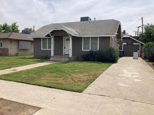 639 E San Joaquin Avenue, Tulare, CA 93274