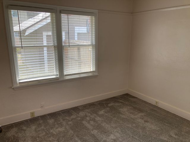 639 E San Joaquin Avenue, Tulare, CA 93274