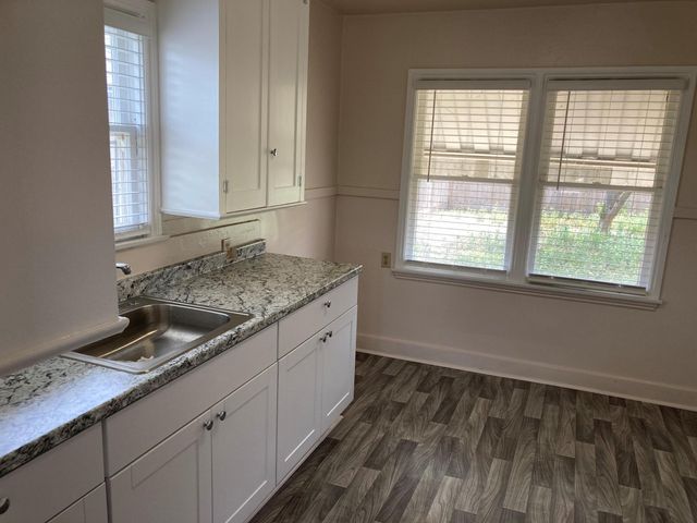 639 E San Joaquin Avenue, Tulare, CA 93274