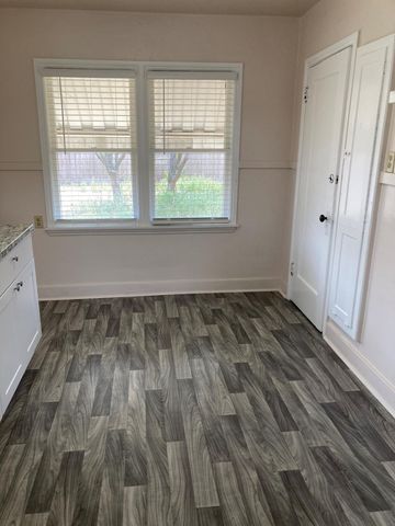 639 E San Joaquin Avenue, Tulare, CA 93274