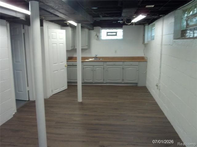 7535 Republic Avenue, Warren, MI 48091