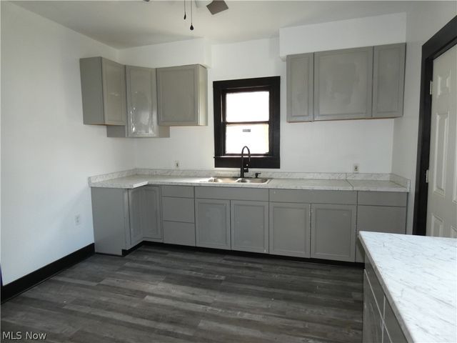 462 E 109th Street, Cleveland, OH 44108