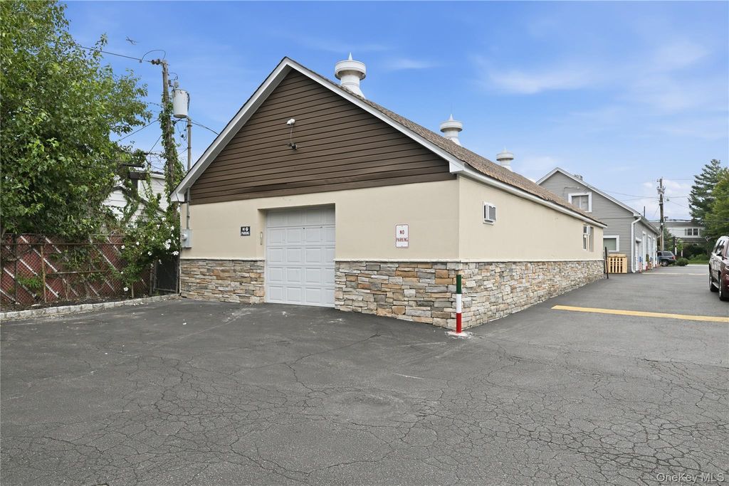 401 Herricks Road, New Hyde Park, NY 11040 — exterior