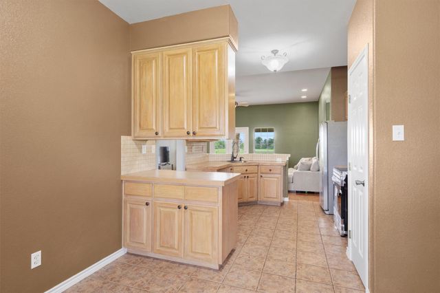 130 Cotton Rows LN, Taylor, TX 76574