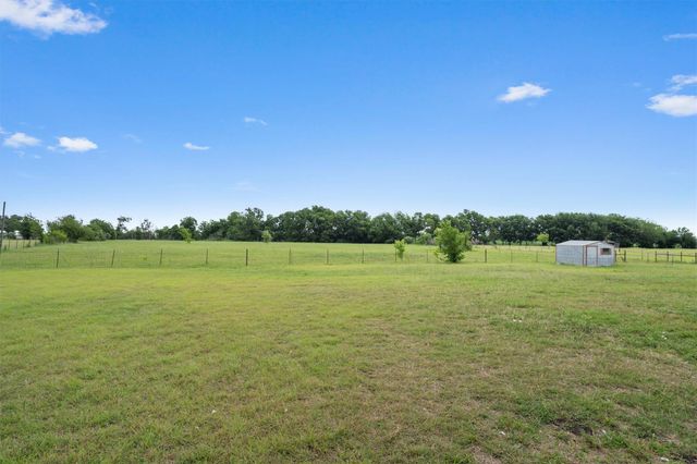 130 Cotton Rows LN, Taylor, TX 76574