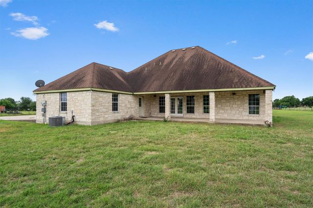 130 Cotton Rows LN, Taylor, TX 76574