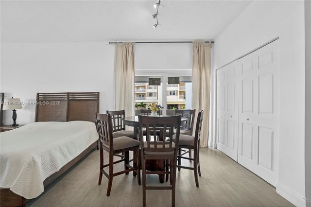 500 Bayview Dr 125, Sunny Isles Beach, FL 33160