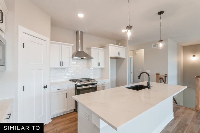 5702 NE Creek Ridge Drive, Ankeny, IA 50021