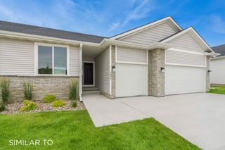 5702 NE Creek Ridge Drive, Ankeny, IA 50021