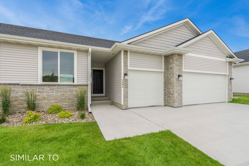 5702 NE Creek Ridge Drive, Ankeny, IA 50021