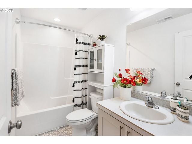 1228 S QUARTZ Dr, Cornelius, OR 97113