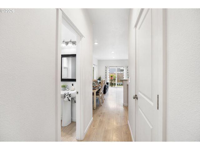 1228 S QUARTZ Dr, Cornelius, OR 97113