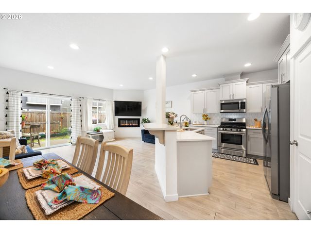 1228 S QUARTZ Dr, Cornelius, OR 97113