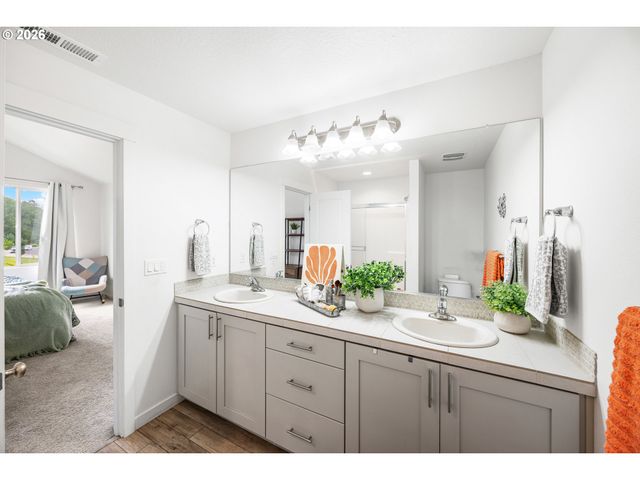 1228 S QUARTZ Dr, Cornelius, OR 97113