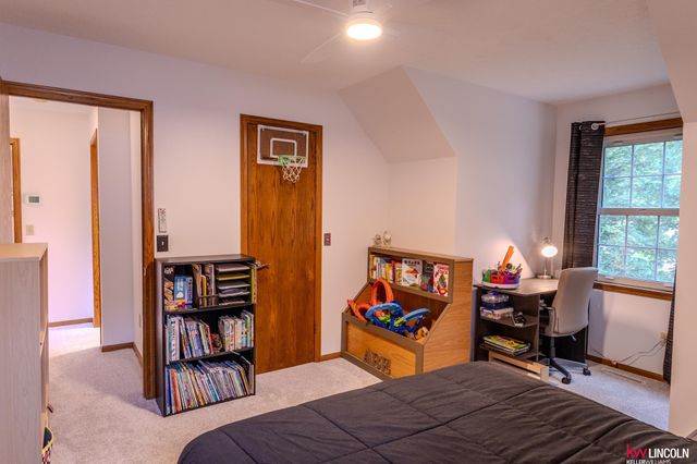 8121 Stockwell Street, Lincoln, NE 68506