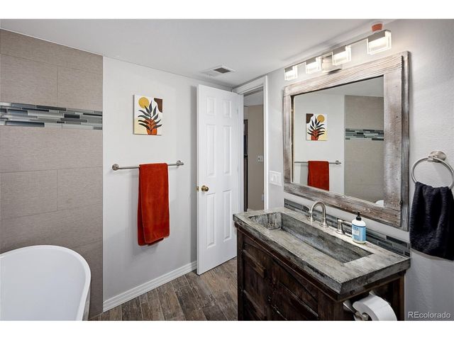 8666 Ainsdale Ct, Lone Tree, CO 80124