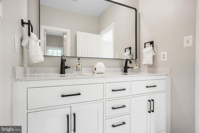 38140 WINSOME TRAIL LN, Purcellville, VA 20132