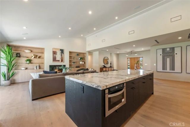 8960 Oak Park Avenue, Sherwood Forest, CA 91325