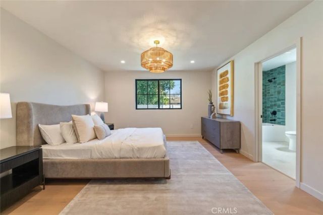 8960 Oak Park Avenue, Sherwood Forest, CA 91325