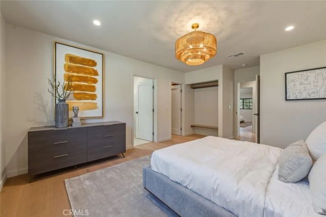 8960 Oak Park Avenue, Sherwood Forest, CA 91325