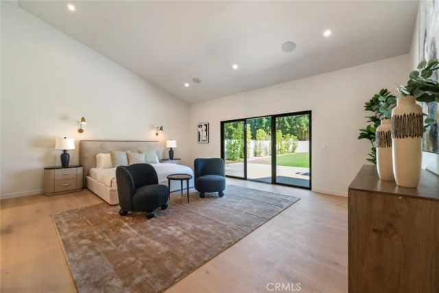 8960 Oak Park Avenue, Sherwood Forest, CA 91325