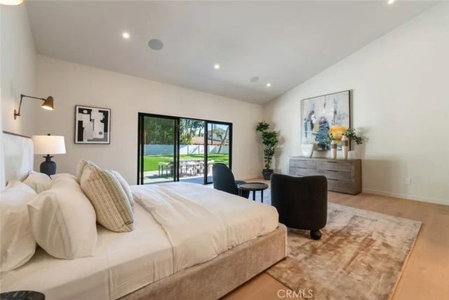 8960 Oak Park Avenue, Sherwood Forest, CA 91325
