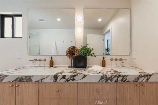 8960 Oak Park Avenue, Sherwood Forest, CA 91325