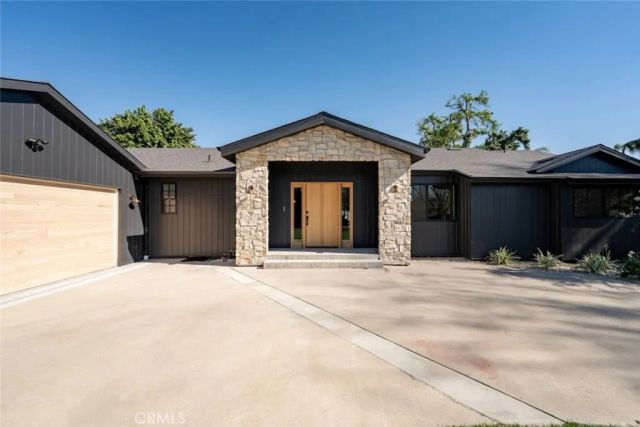 8960 Oak Park Avenue, Sherwood Forest, CA 91325