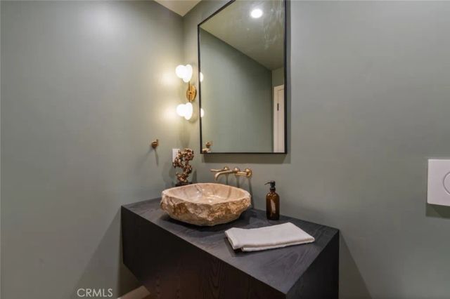 8960 Oak Park Avenue, Sherwood Forest, CA 91325