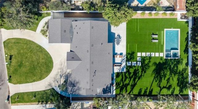 8960 Oak Park Avenue, Sherwood Forest, CA 91325