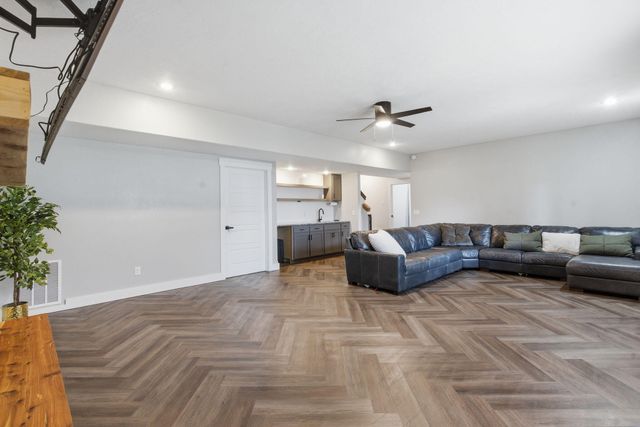 4196 Madrid Avenue, Ozark, MO 65721