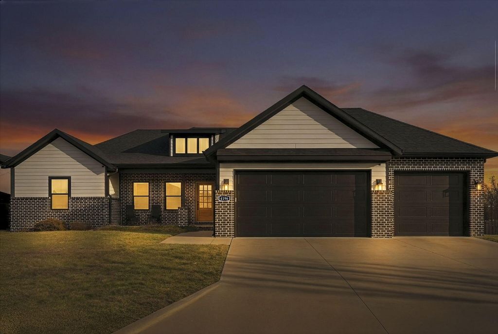 4196 Madrid Avenue, Ozark, MO 65721