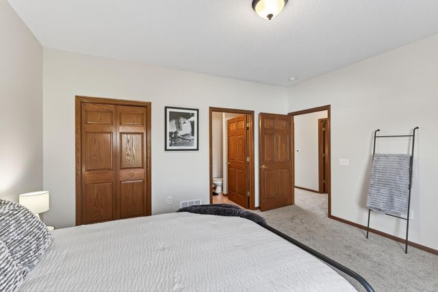 15681 Flackwood Way, Apple Valley, MN 55124