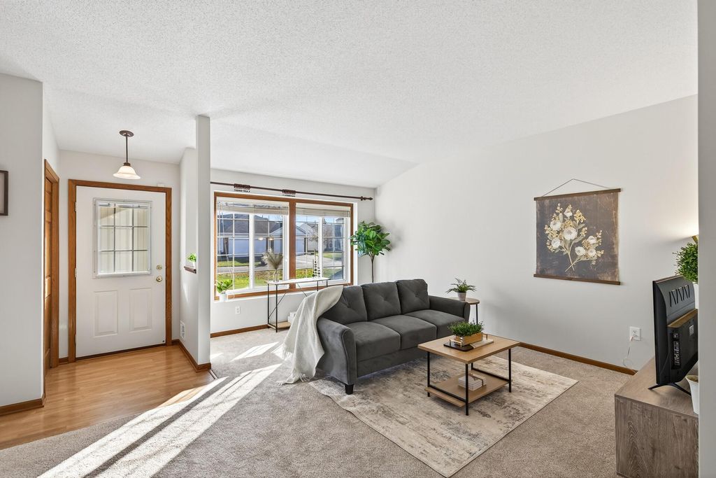 15681 Flackwood Way, Apple Valley, MN 55124