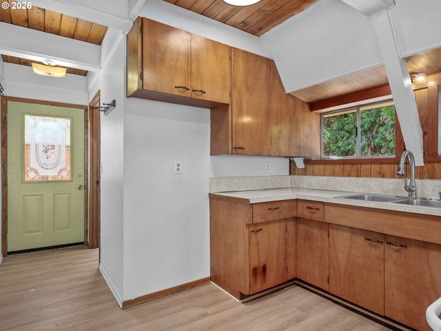 4254 Se BENTLEY St, Hillsboro, OR 97123