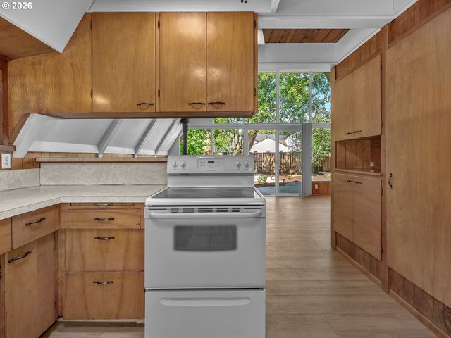 4254 Se BENTLEY St, Hillsboro, OR 97123