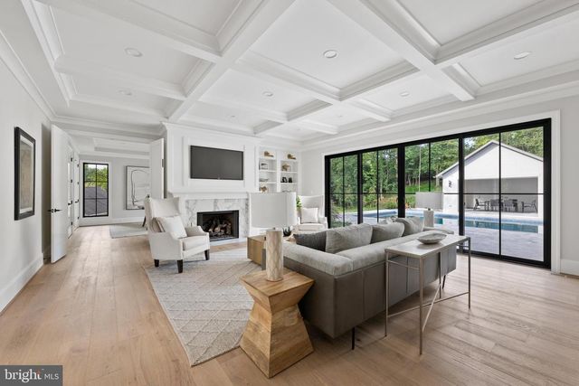 8206 PETTIT CT, Mclean, VA 22102