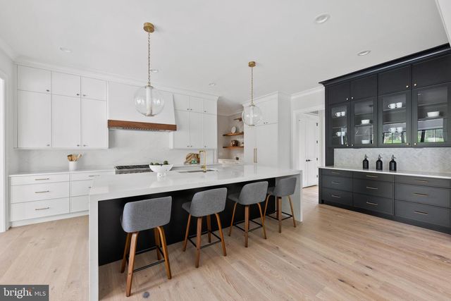 8206 PETTIT CT, Mclean, VA 22102