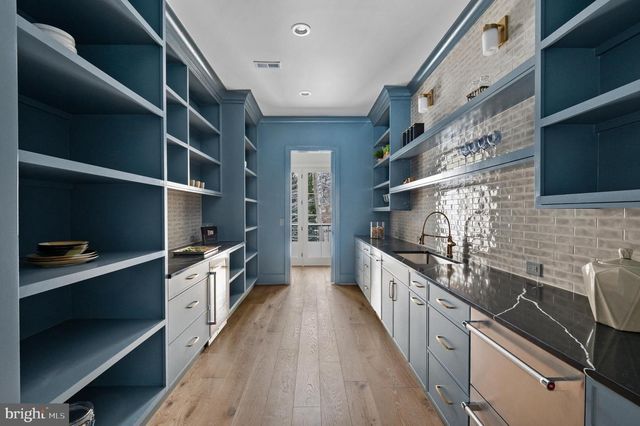 8206 PETTIT CT, Mclean, VA 22102