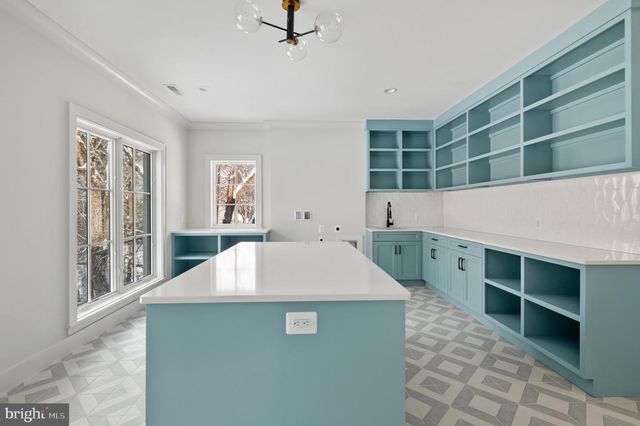 8206 PETTIT CT, Mclean, VA 22102