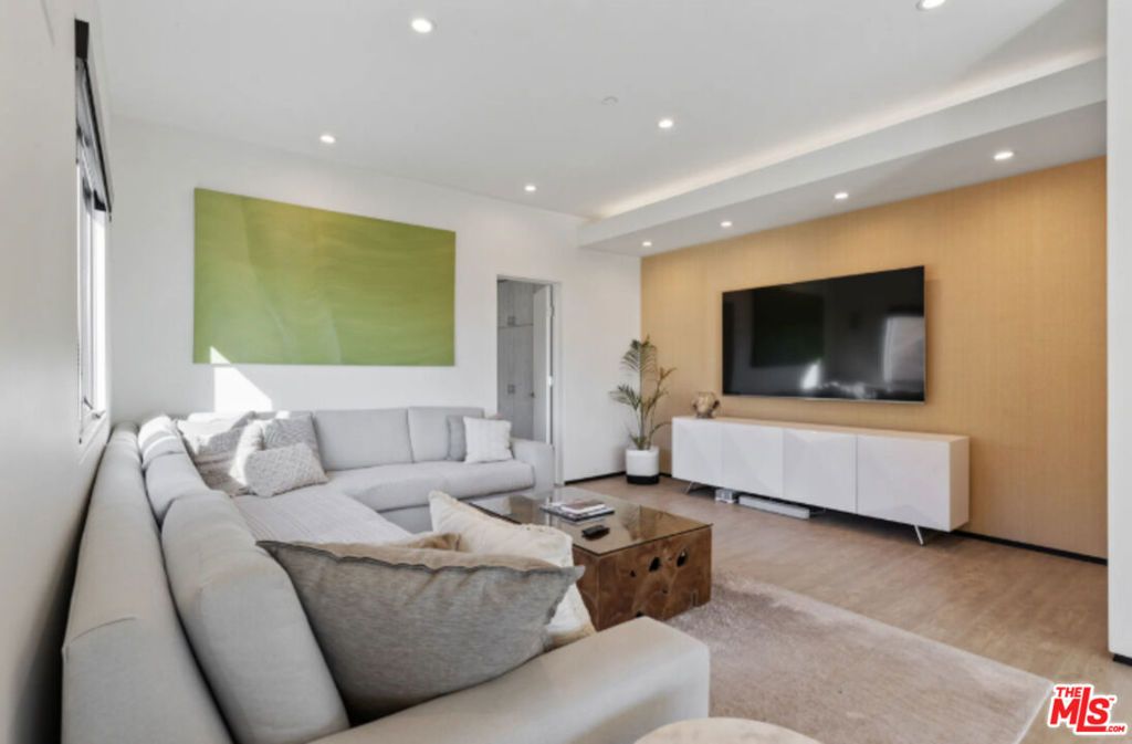 Image 16 of property listing at 3004 Sequit Dr, Malibu, CA 90265