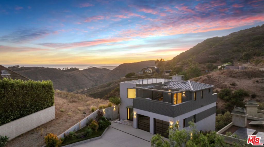 Image 2 of property listing at 3004 Sequit Dr, Malibu, CA 90265