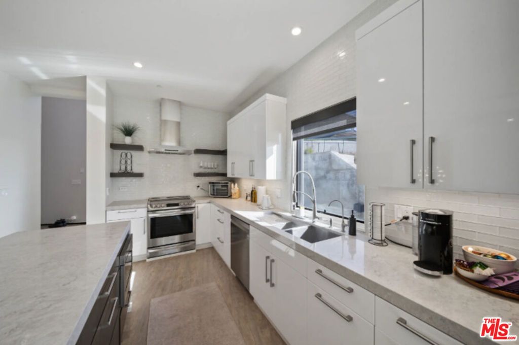 Image 20 of property listing at 3004 Sequit Dr, Malibu, CA 90265