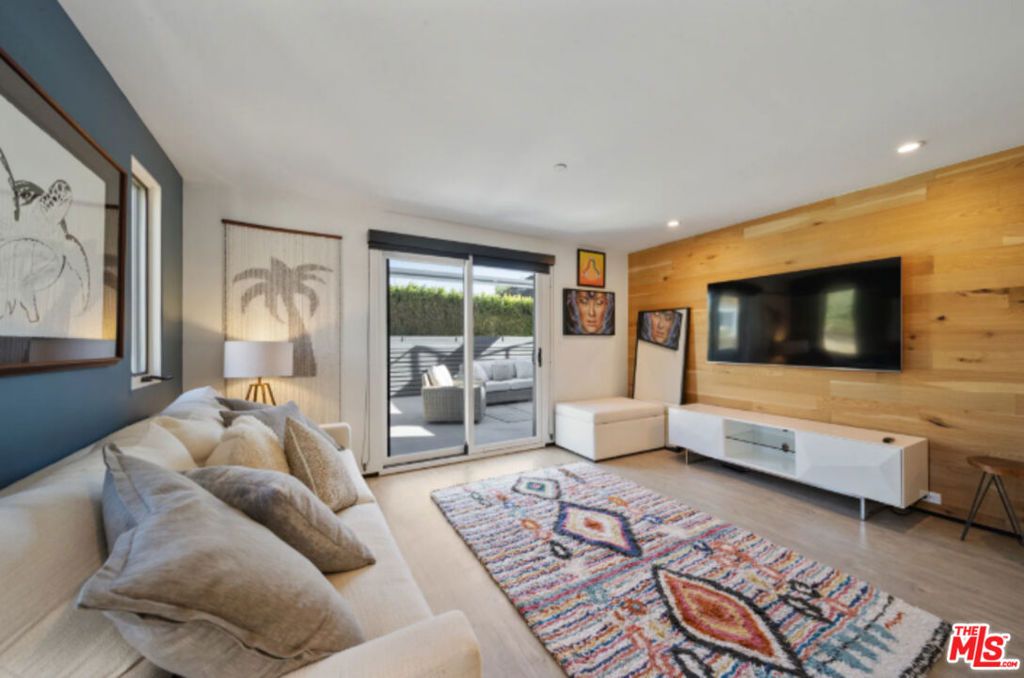 Image 23 of property listing at 3004 Sequit Dr, Malibu, CA 90265